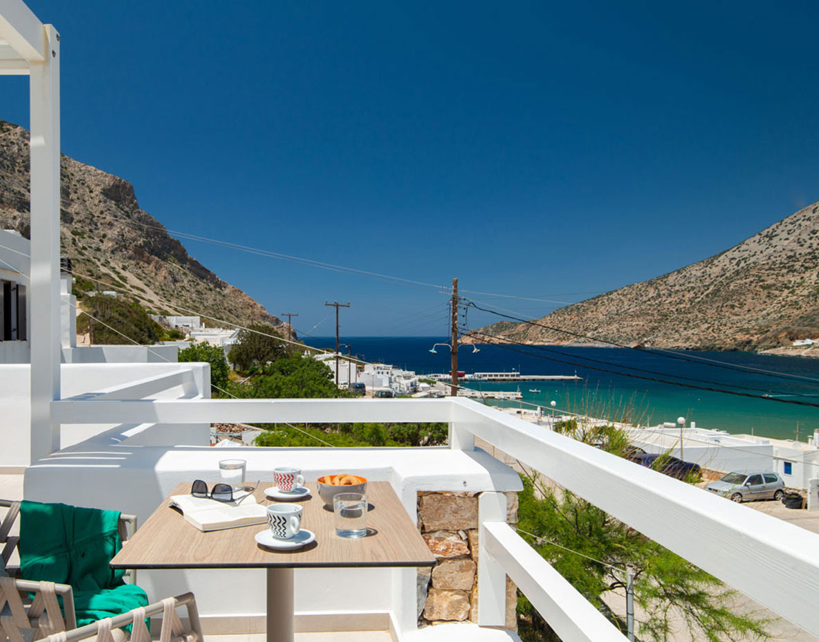 Sunlight superior hospitality στη Σίφνο - Βεράντα με θέα στη θάλασσα