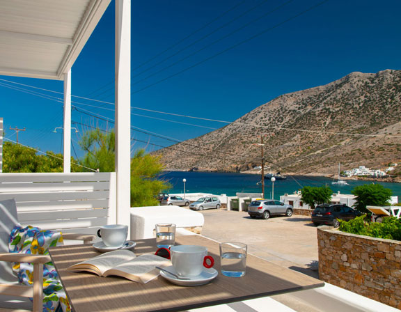 Sunlight superior hospitality στη Σίφνο - Βεράντα με θέα στη θάλασσα