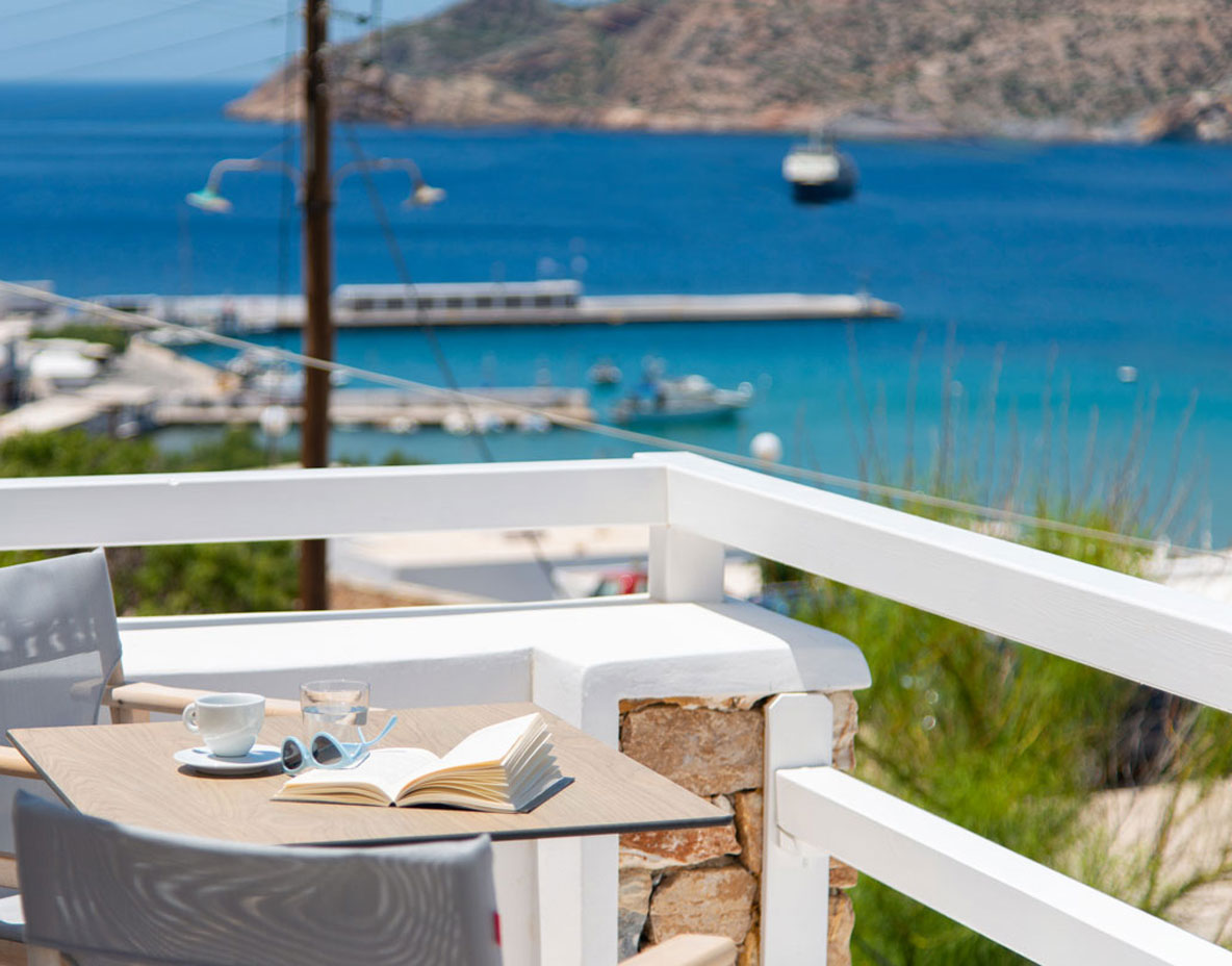 Sunlight superior hospitality στη Σίφνο - Βεράντα με θέα στη θάλασσα